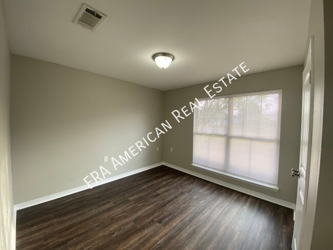 Building Photo - 2024 Bright Water Dr