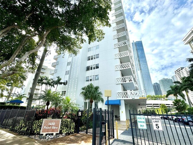Building Photo - 1430 Brickell Bay Dr