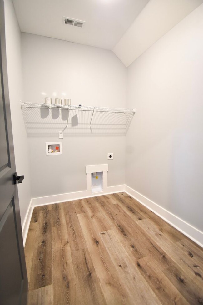 Building Photo - 4 Bedroom 3.5 Bathroom- New Build!