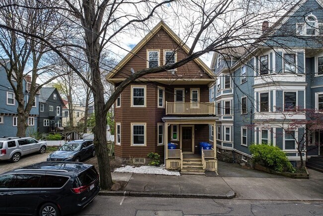 Building Photo - 39 Perry St