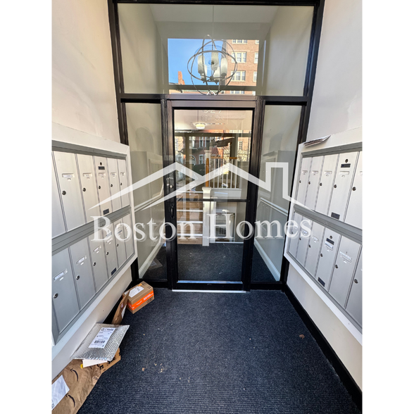 Building Photo - 509 Beacon St