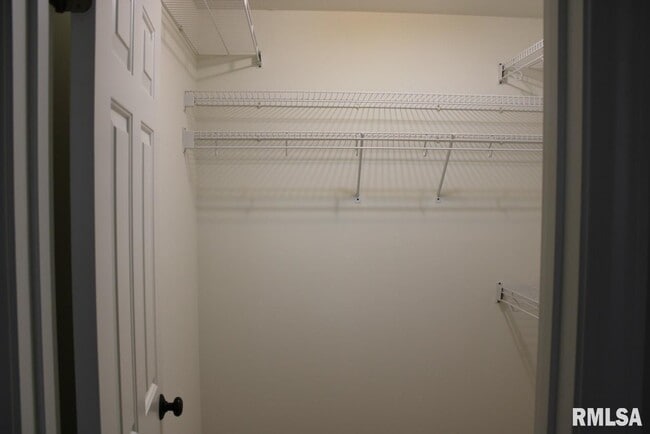 Building Photo - 2807 Cronin Dr