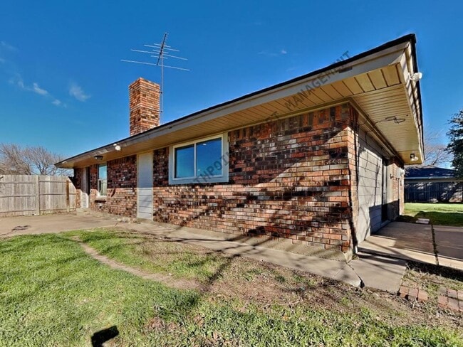 Building Photo - Newly Renovated Single Family Home | 4 BR/2BA | Fenced Backyard