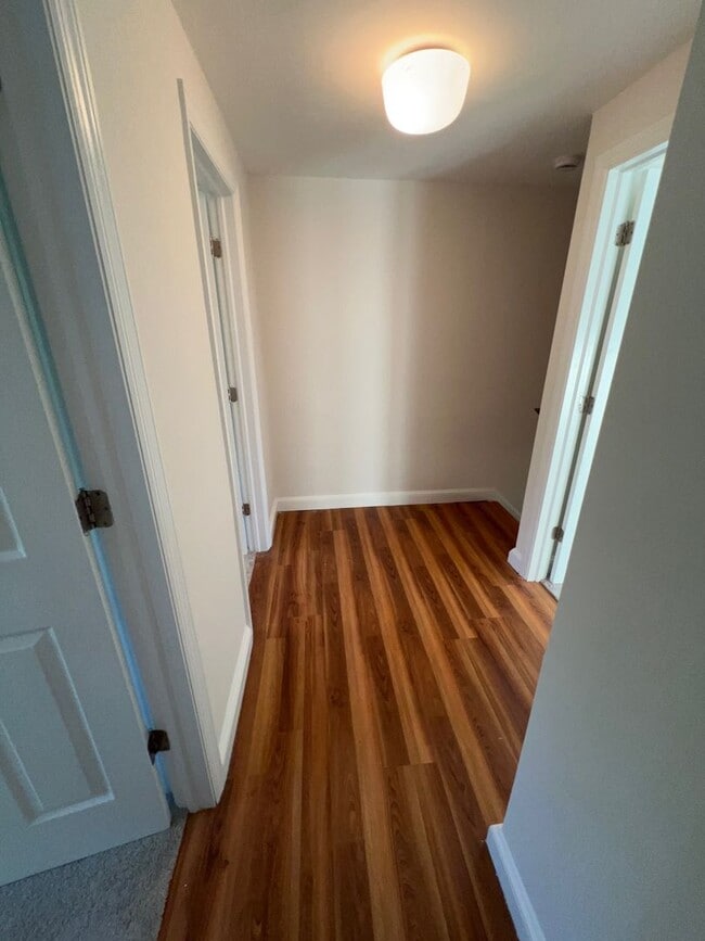 Building Photo - Charming 3-bedroom, 1-bathroom home locate...