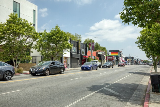 Building Photo - 700 N Spaulding Ave