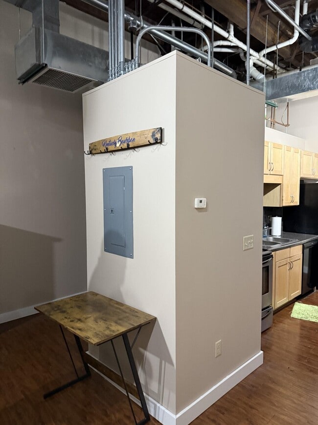 Building Photo - 585 S Upper St