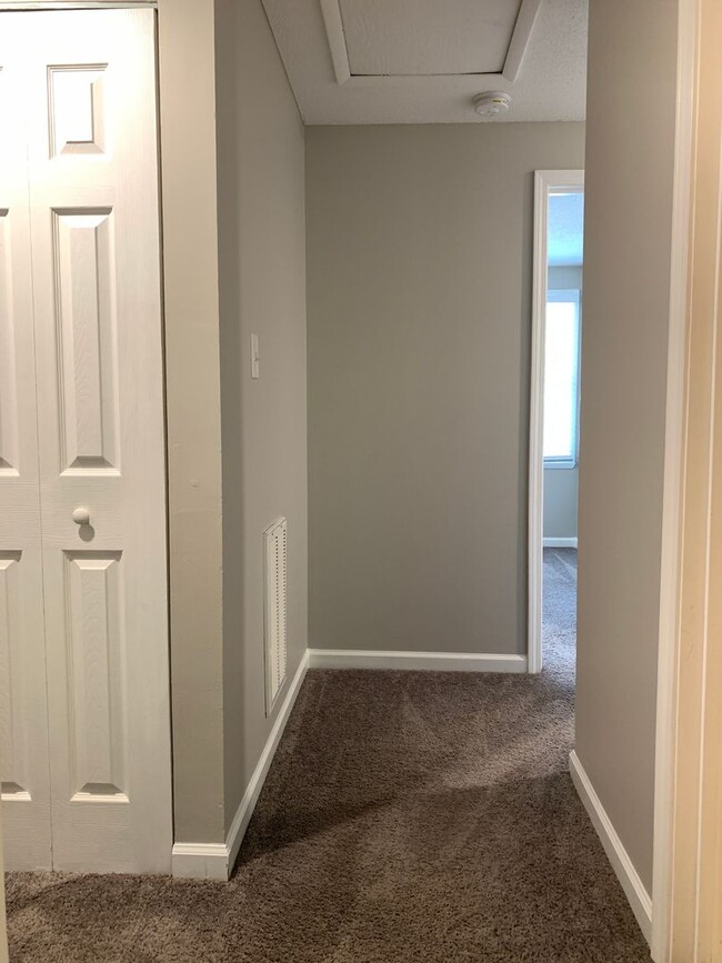Building Photo - Trendy Renovated Raleigh Townhome In Ralei...
