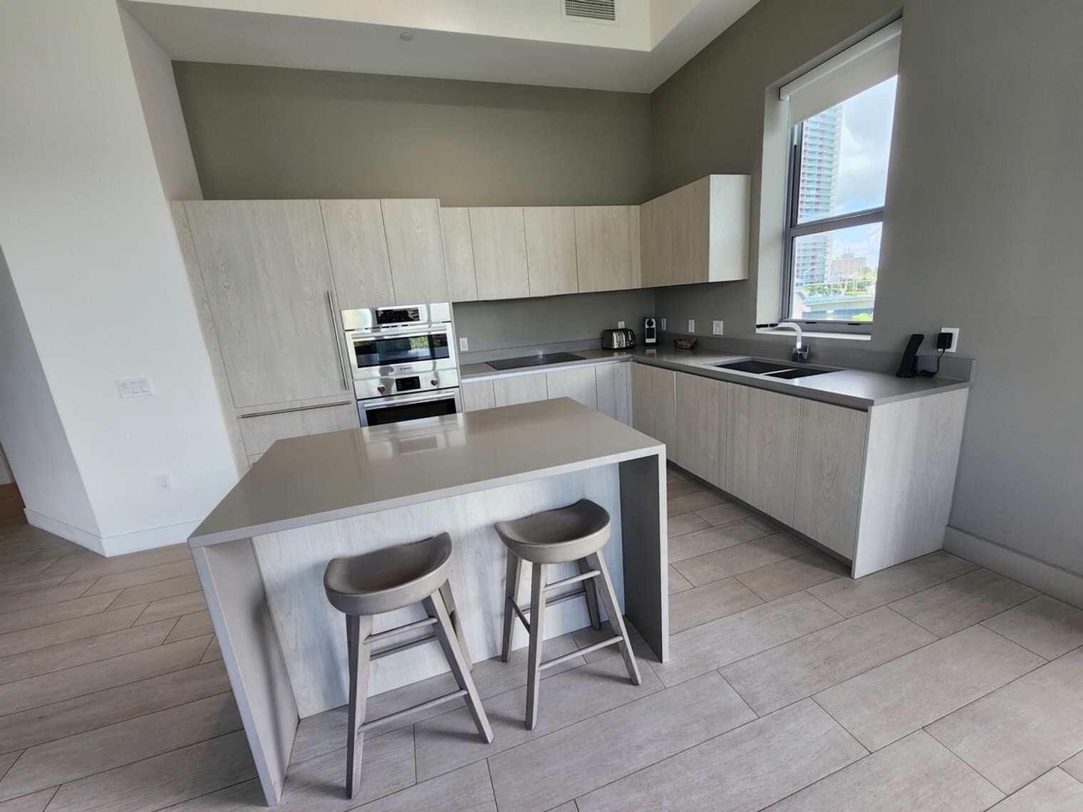 Building Photo - 2721 Hallandale Beach Blvd