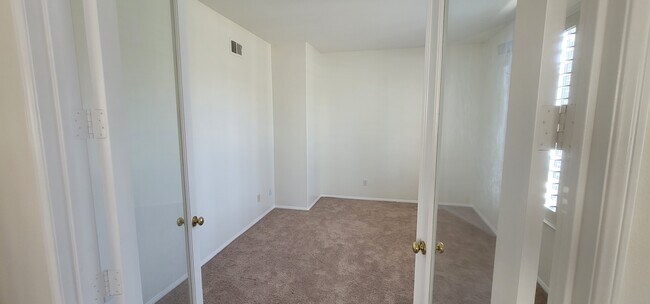 Building Photo - 7425 Bear Creek Ct