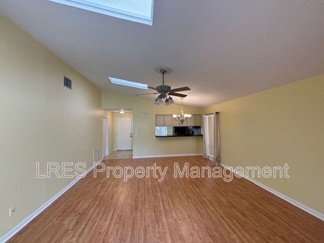 Building Photo - 1444 Forest Hills Dr