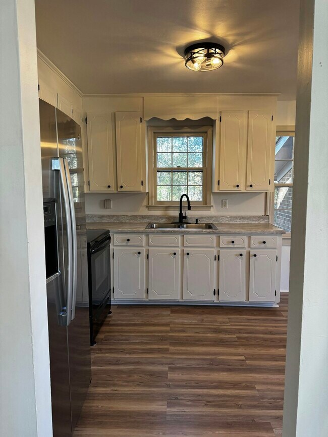 Building Photo - 102 Busbee Ct