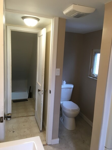 Building Photo - 4561 Mt Troy Rd