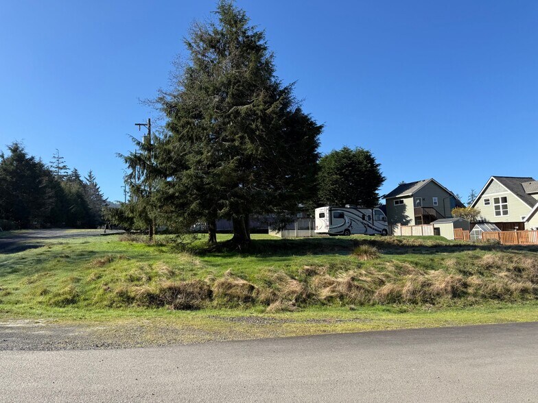 Building Photo - 1601 N 4th Ave