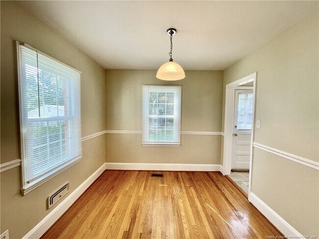 Building Photo - 122 Camellia Dr