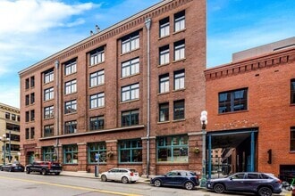 Building Photo - 97 S Jackson St