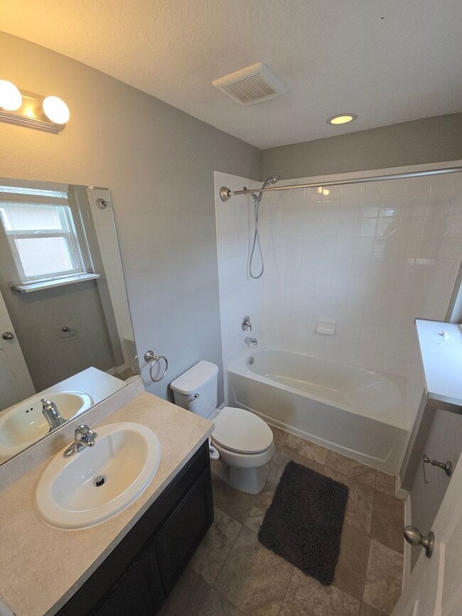 Building Photo - Beautiful 2/2.5 ***All included*** Interne...