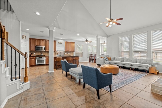 Building Photo - 14402 Hazeldale Dr