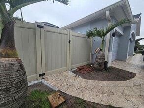 Building Photo - 12913 Islamorada Dr