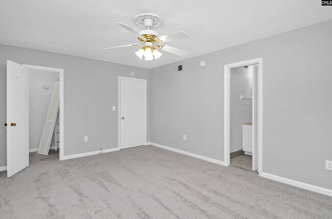 Building Photo - 5516 Lakeshore Dr