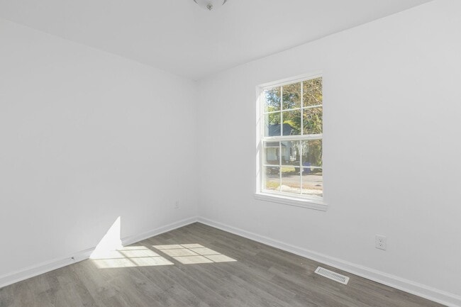 Building Photo - Spacious 4-Bedroom Home with Modern Upgrades Throughout