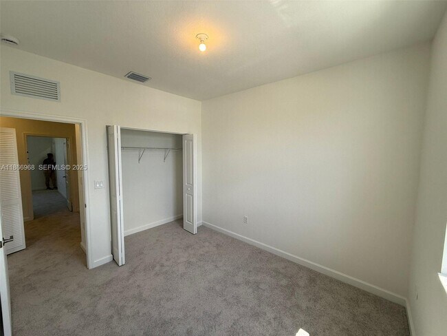 Building Photo - 2794 SE 26th Ave