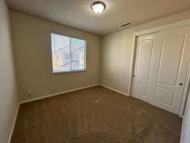 Building Photo - Bridgeway Lakes