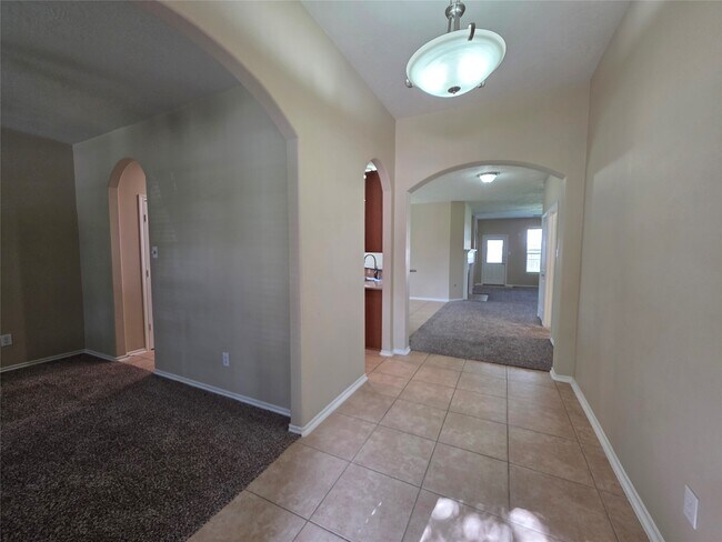 Building Photo - 2242 Waxwing Dr