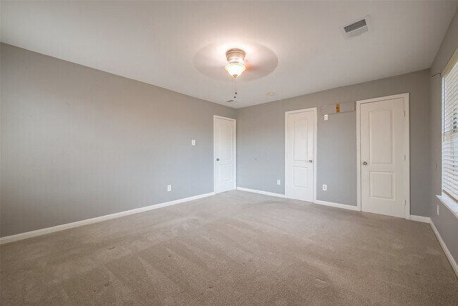 Building Photo - 9226 MacMillan Ln