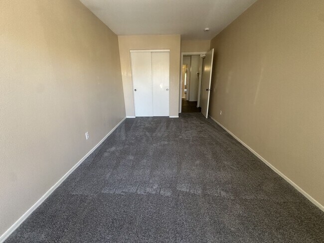 Building Photo - Rare single-level home offers 5 bedrooms and a versatile floor plan designed for comfortable living