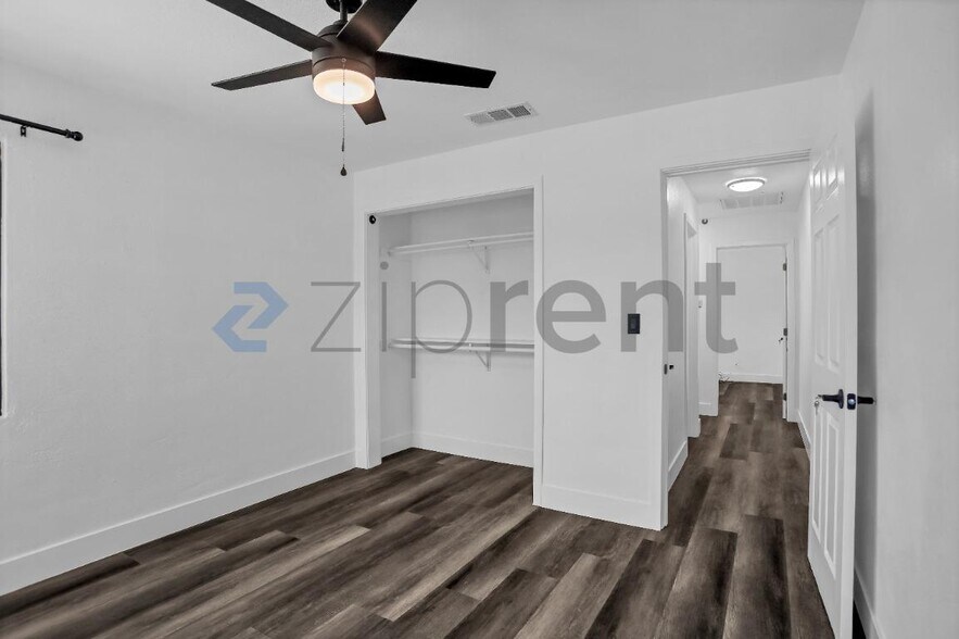 Building Photo - Unit 807