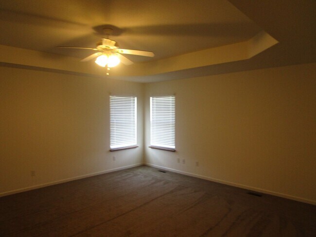 Building Photo - Huge 3 Bedroom, 2 Bath Town Home in SW Col...
