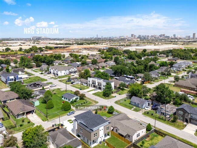 Building Photo - 8022 Colonial Ln