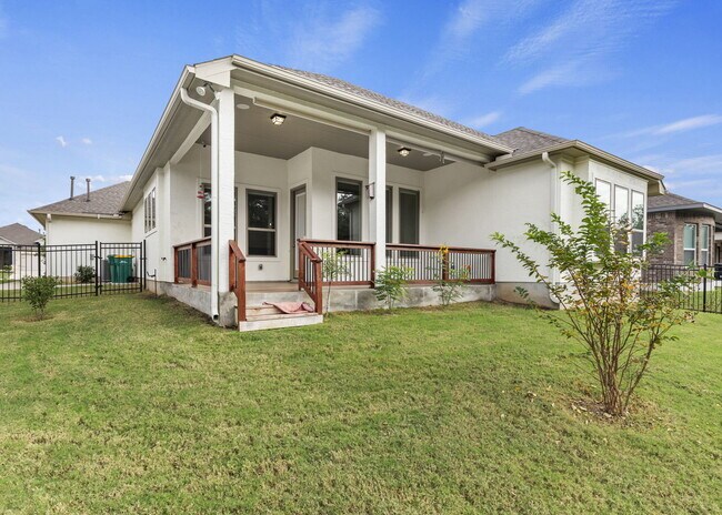 Building Photo - Modern updates and amenities but feels like home!