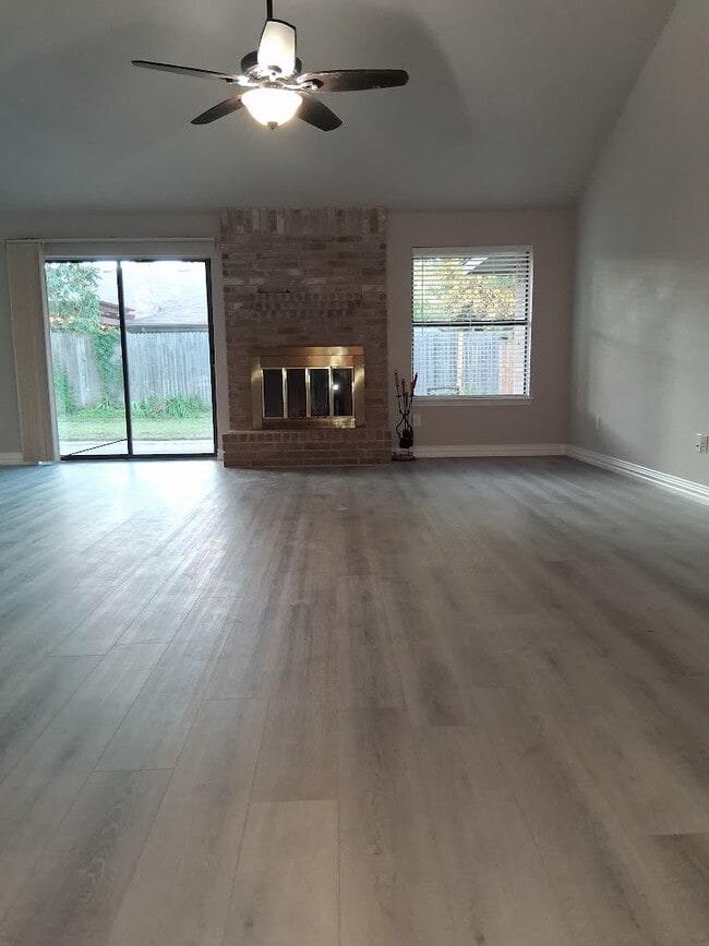 Building Photo - 2502 Livingston Ln