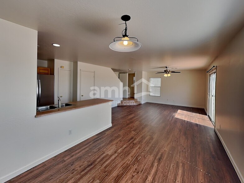 Building Photo - 11801 N Olive St