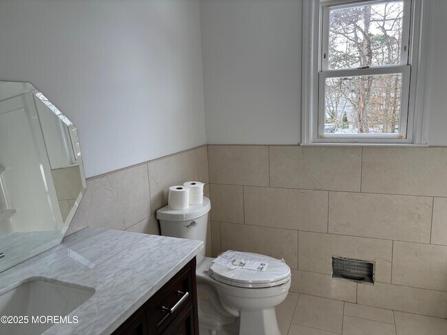 Building Photo - 148B Bayshore Drive Unit B