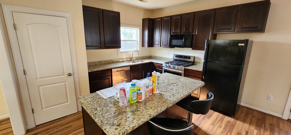 Building Photo - 125 Bay Leaf Dr