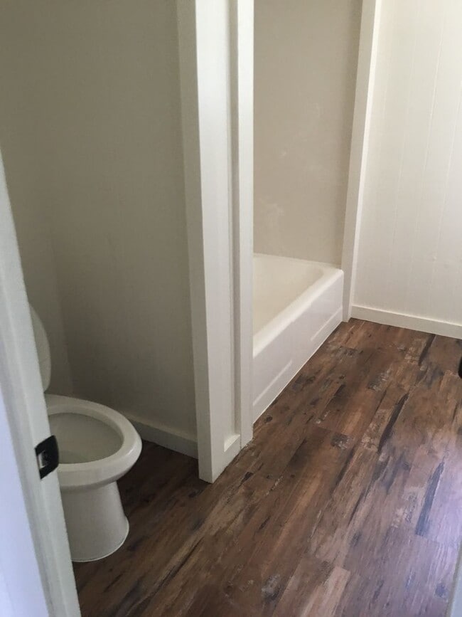 Building Photo - Completely renovated 3 bedroom 2 bath Wahi...
