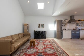 Building Photo - 449 Gates St