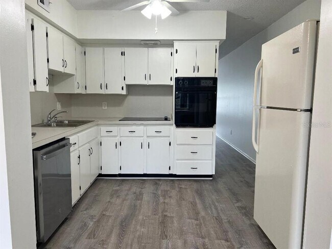 Building Photo - 2429 Ecuadorian Way