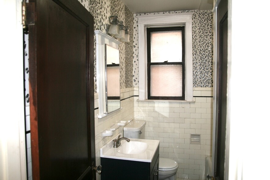 Building Photo - 5912 Arendes Dr