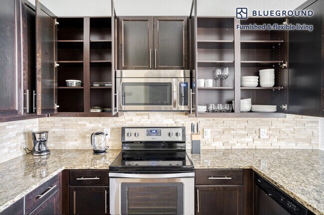 Building Photo - 422 W Riverside Dr