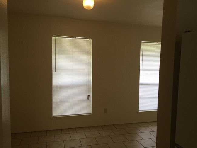 Building Photo - 4310 Prairie Dr