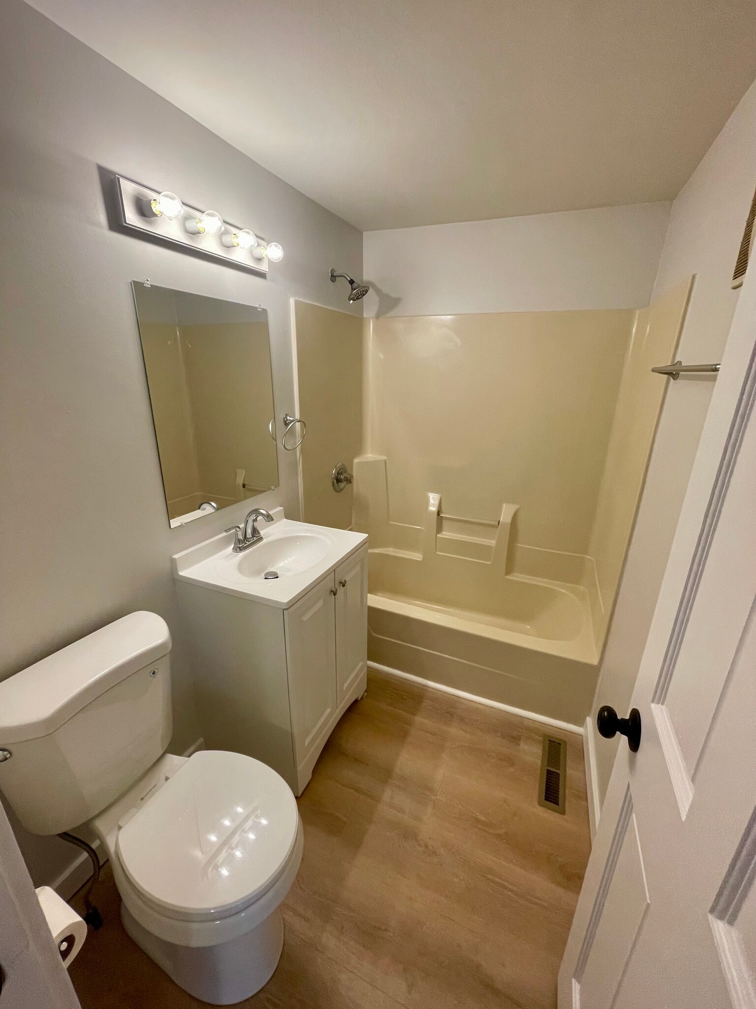 Building Photo - 360 Grove St