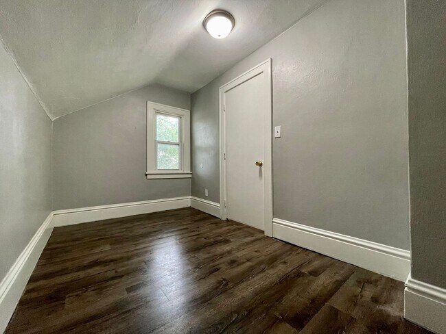 Primary Photo - 24 16th Ave N