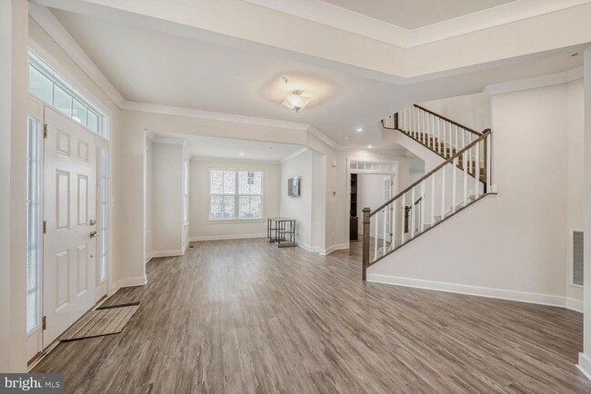 Building Photo - 6425 Greenleigh Ave