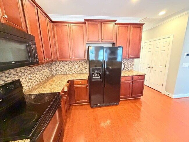 Building Photo - "Stylish 3-Bedroom Townhouse Featuring Granite Countertops & Cozy Fireplace in Winston-Salem"