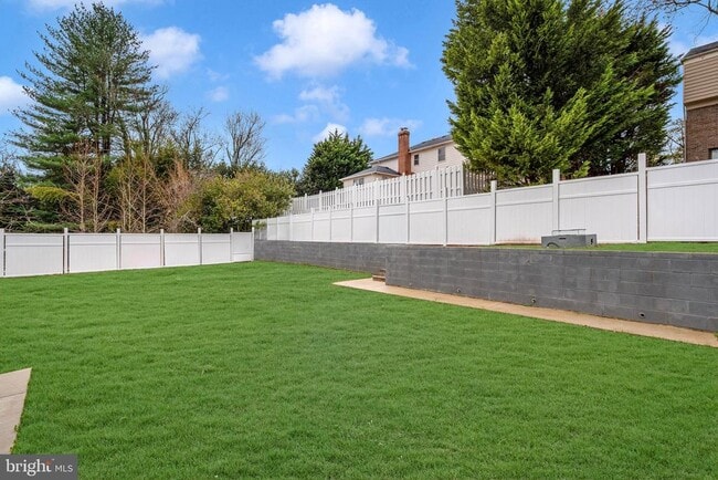 Building Photo - 10904 Gainsborough Rd