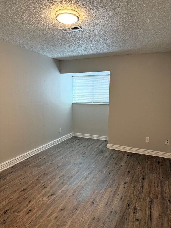 Building Photo - 4015 Stonedike Dr