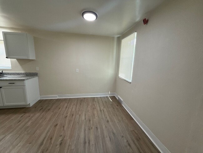 Building Photo - Renovated 3-Bedroom Home – We Welcome Sect...